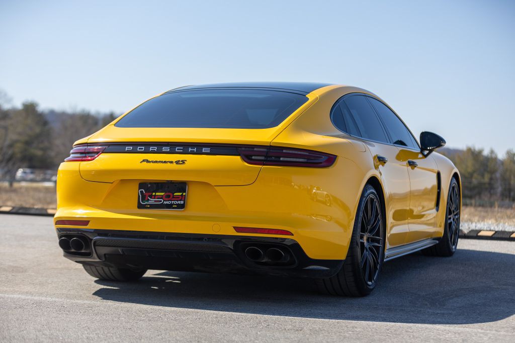2018 Porsche Panamera Image 35