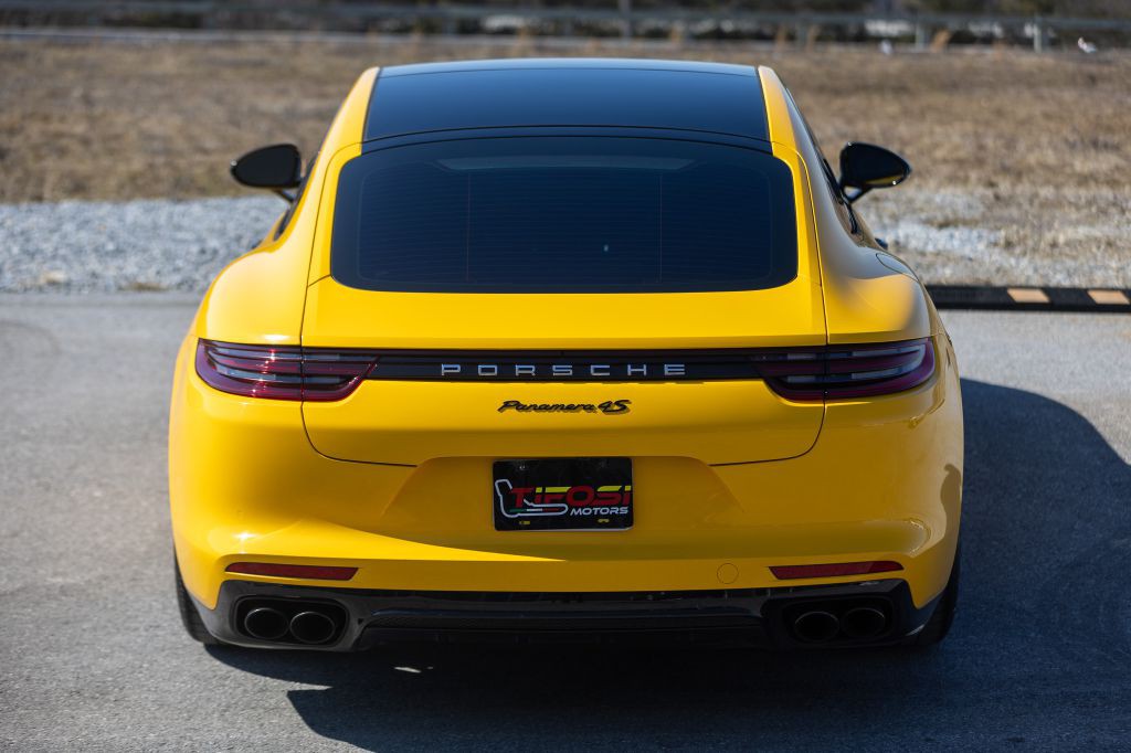2018 Porsche Panamera Image 36