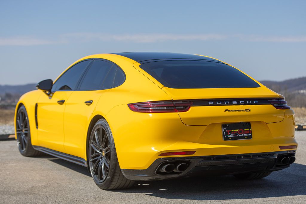 2018 Porsche Panamera Image 41