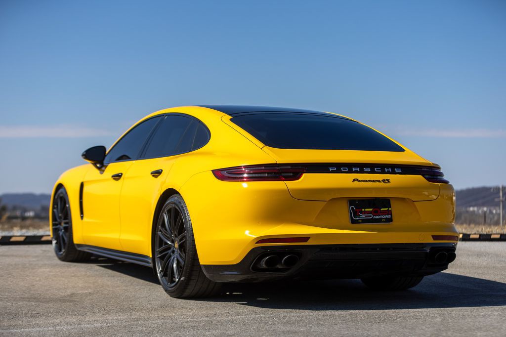 2018 Porsche Panamera Image 42