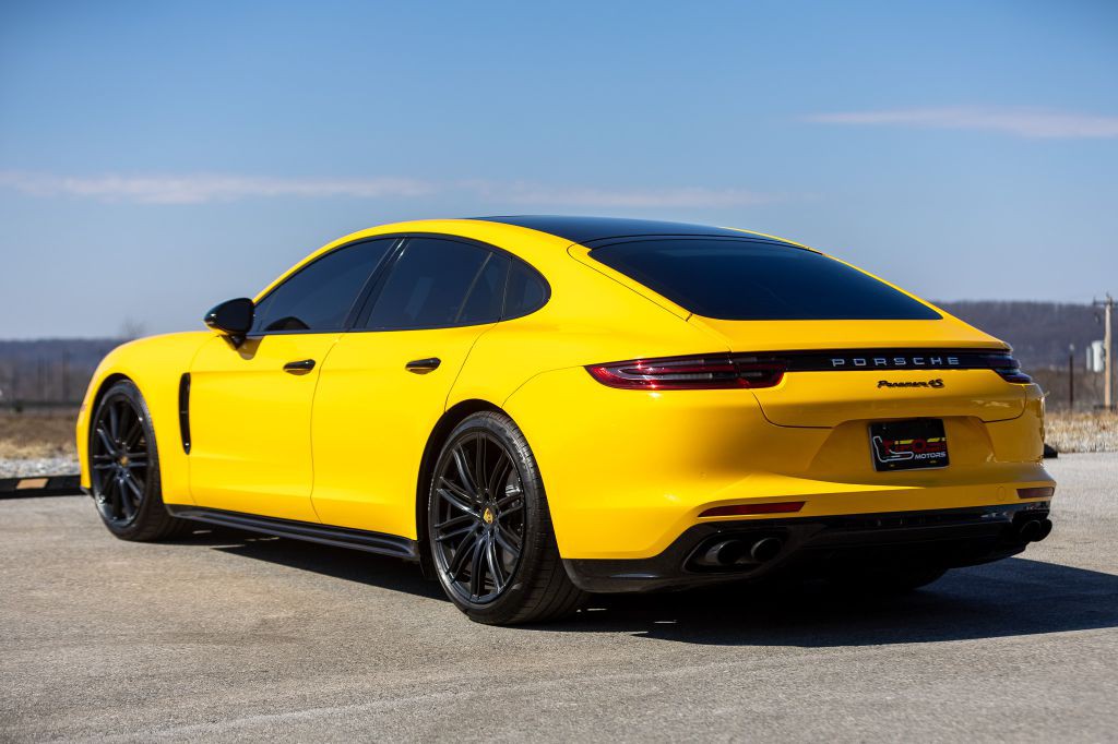 2018 Porsche Panamera Image 43