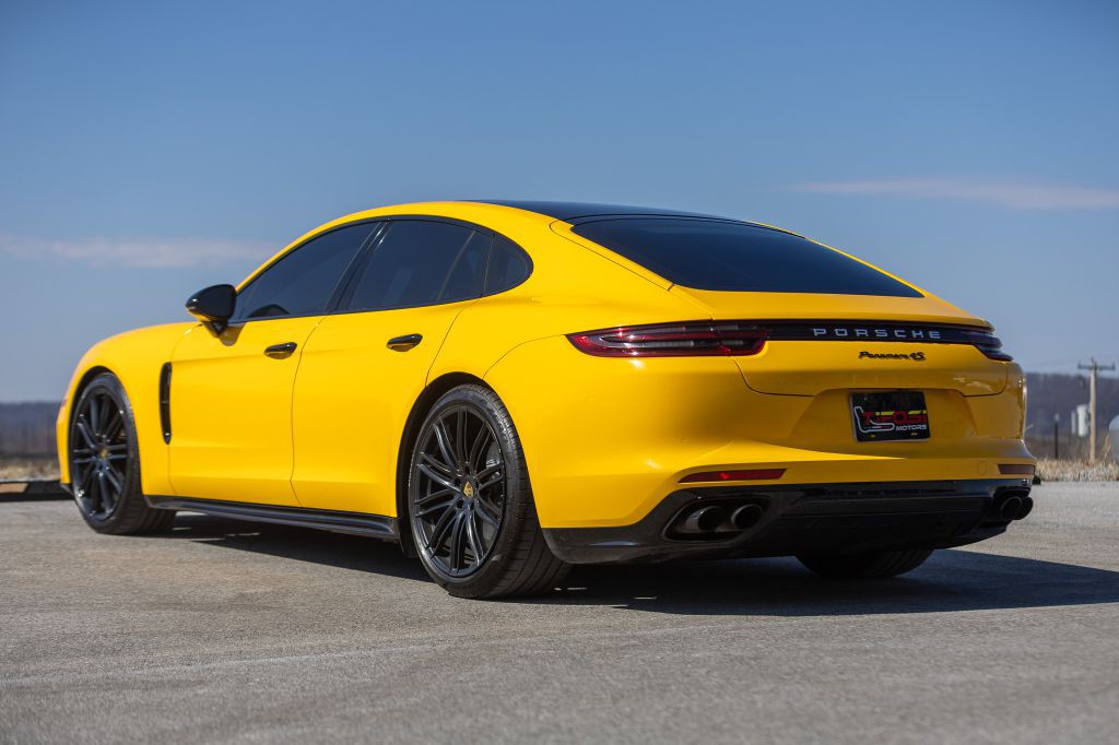 2018 Porsche Panamera Image 44