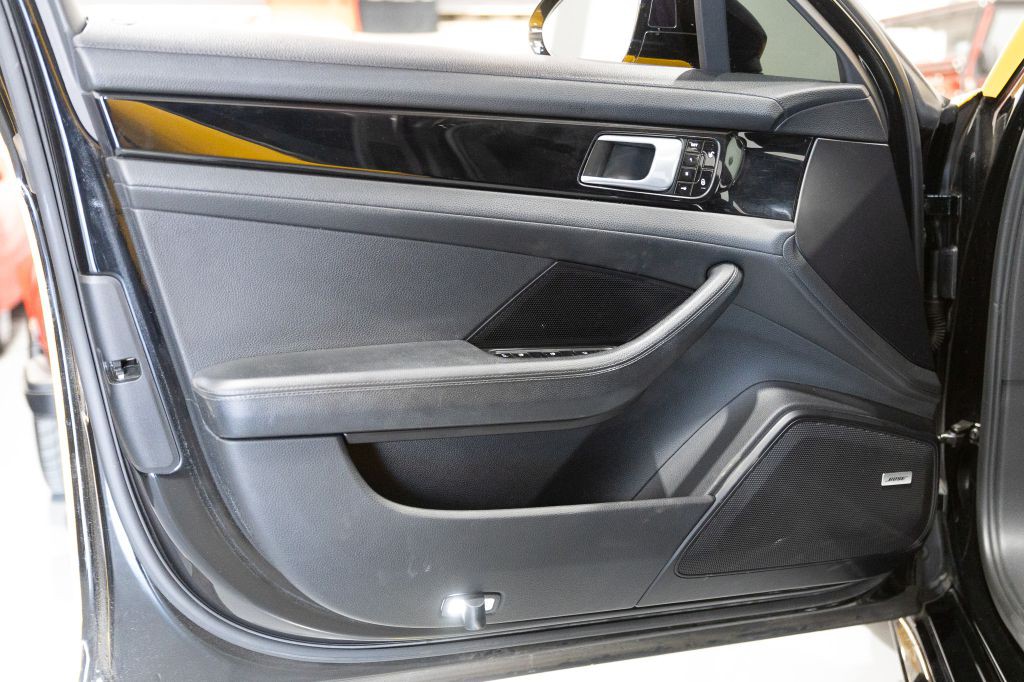 2018 Porsche Panamera Image 47