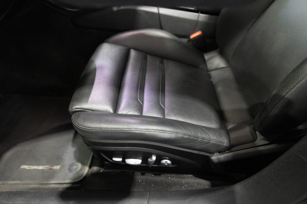 2018 Porsche Panamera Image 52