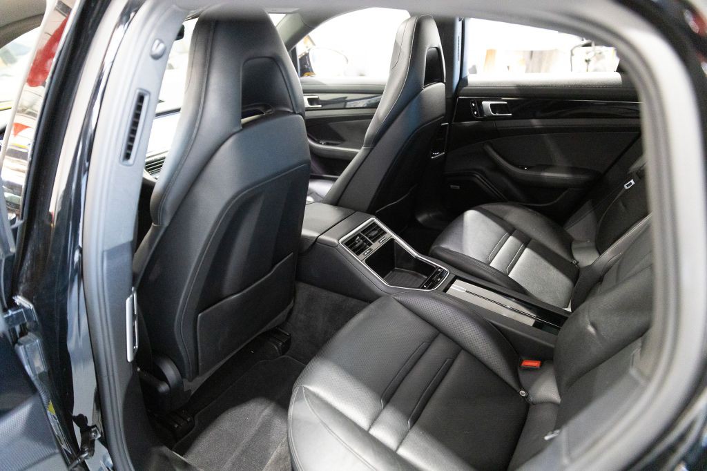 2018 Porsche Panamera Image 56