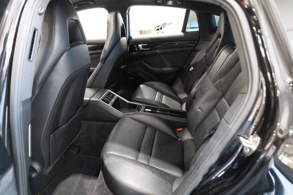 2018 Porsche Panamera Image 57
