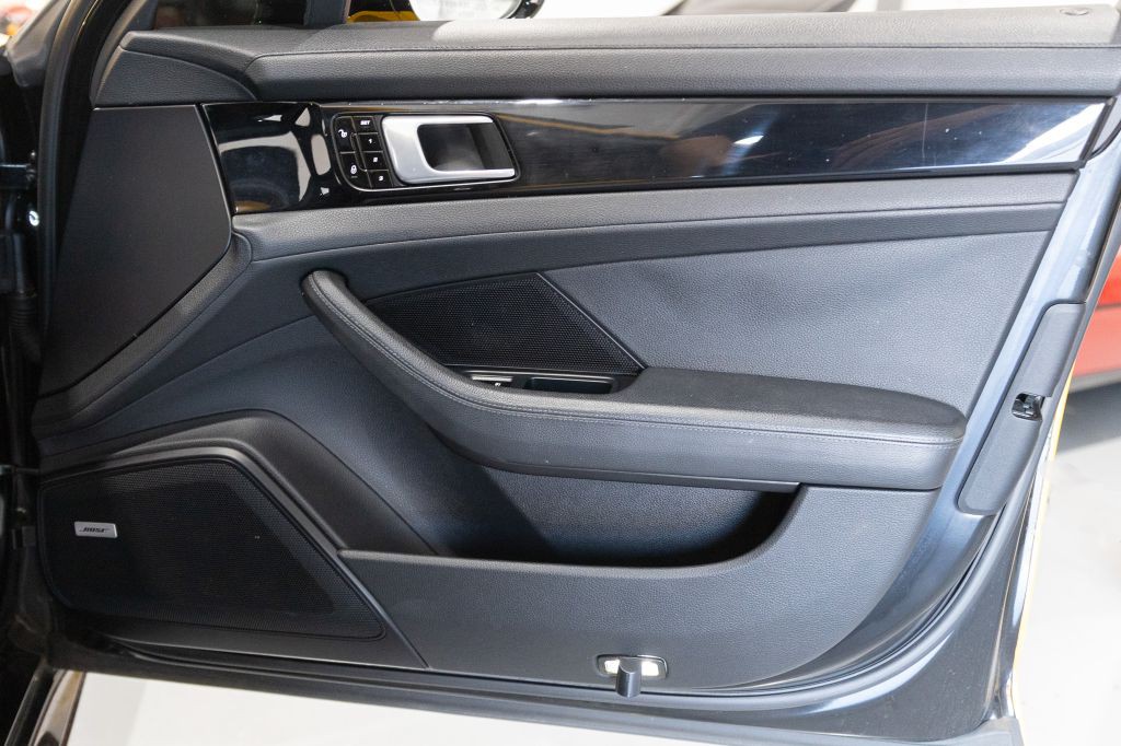 2018 Porsche Panamera Image 58
