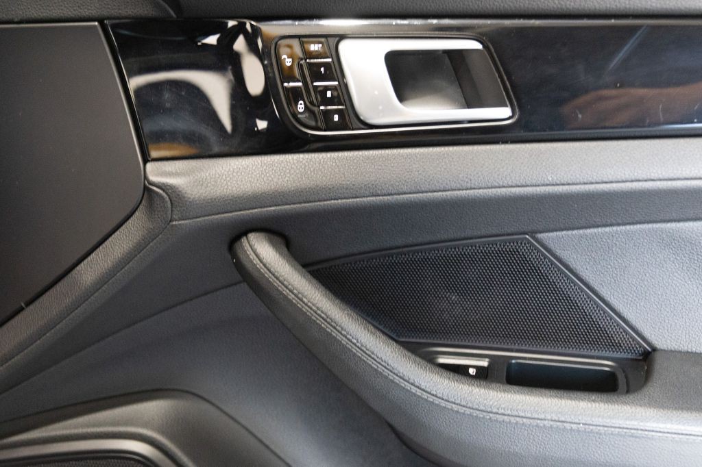 2018 Porsche Panamera Image 59