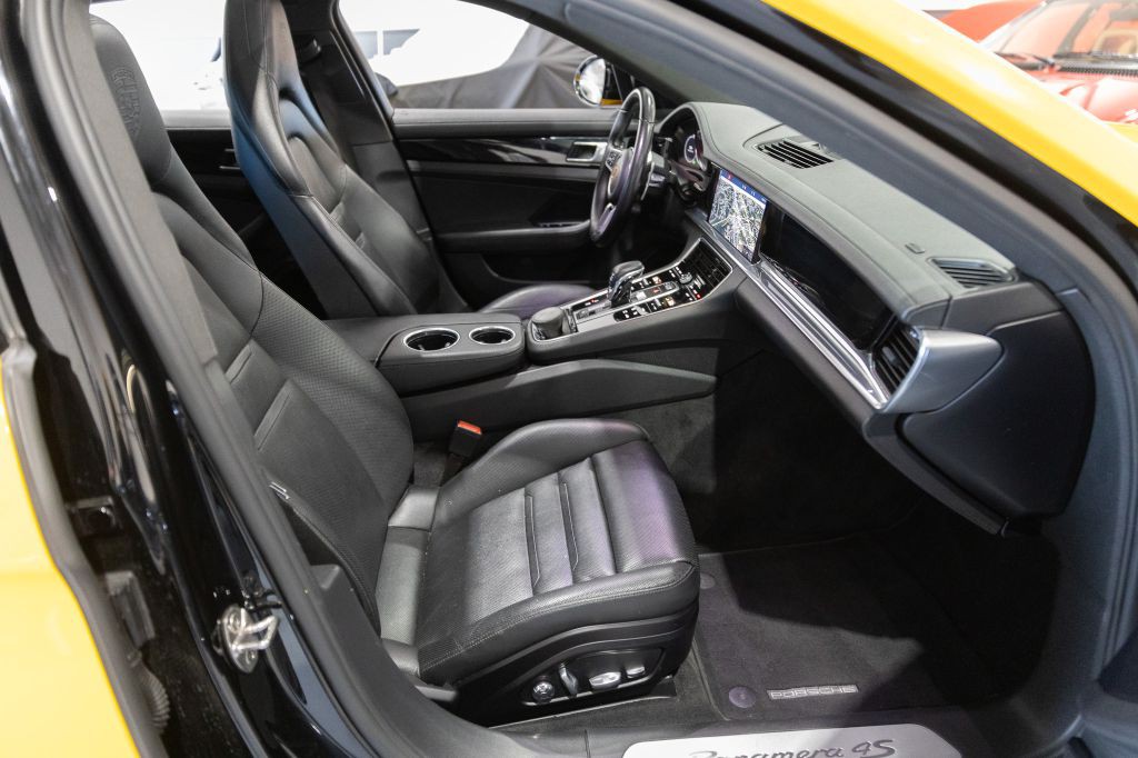 2018 Porsche Panamera Image 61