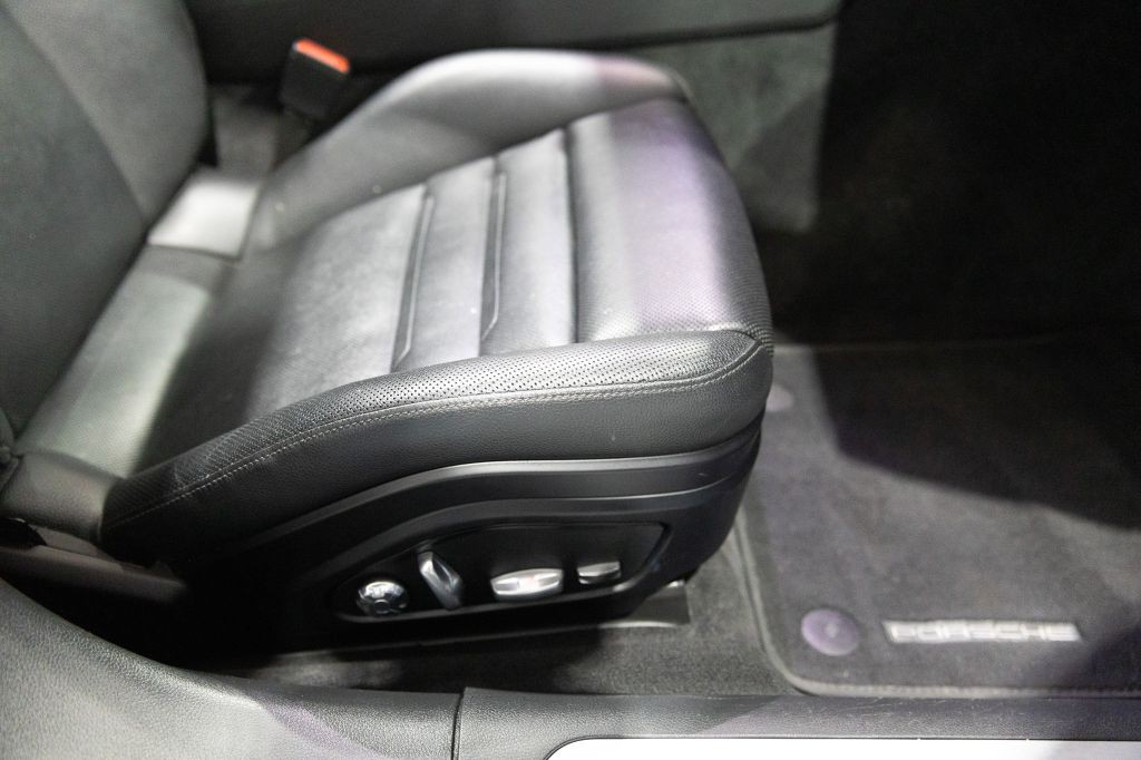 2018 Porsche Panamera Image 63