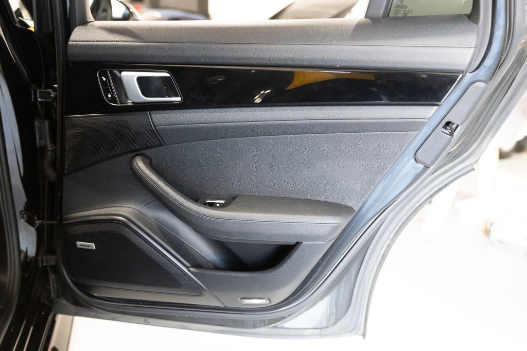 2018 Porsche Panamera Image 64