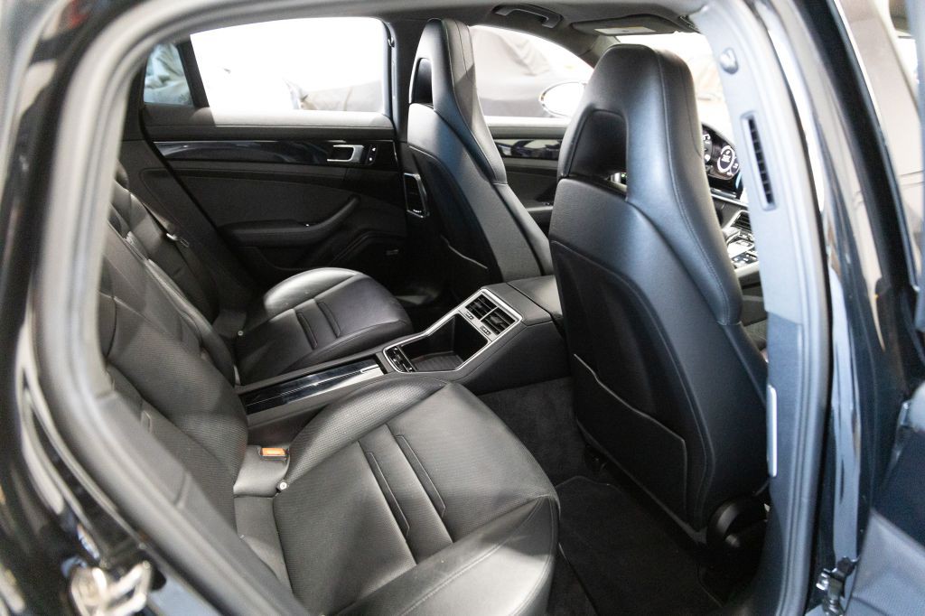 2018 Porsche Panamera Image 66