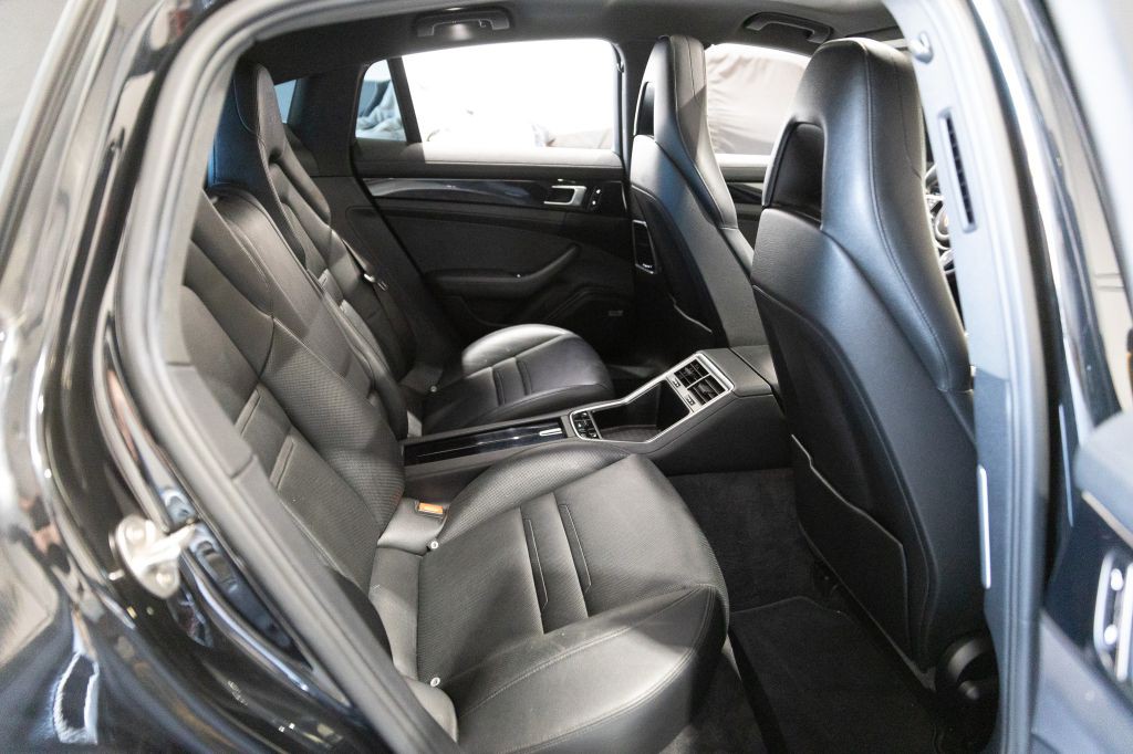 2018 Porsche Panamera Image 67