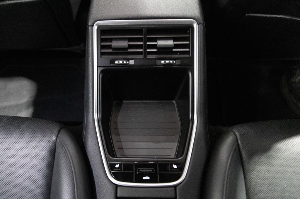 2018 Porsche Panamera Image 69