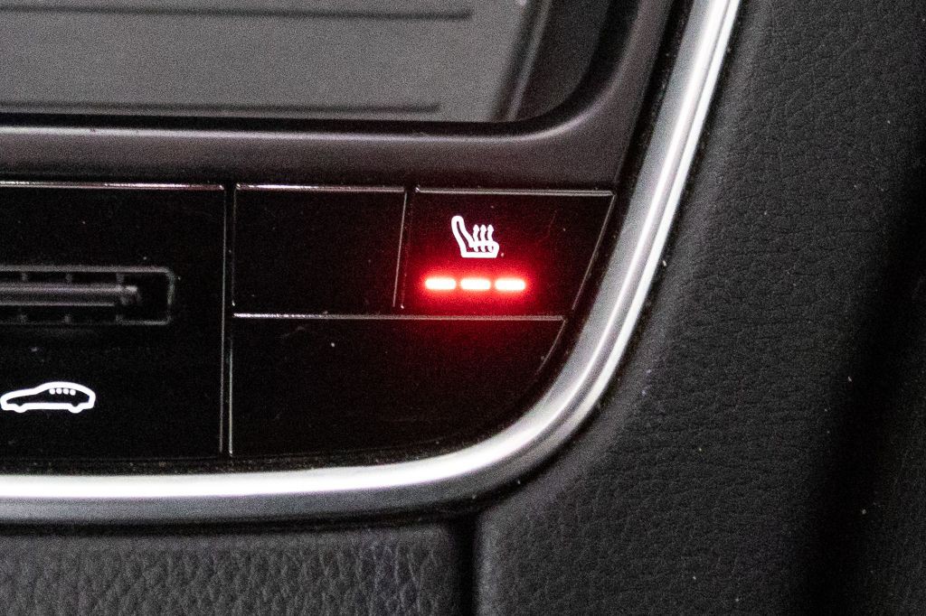 2018 Porsche Panamera Image 70