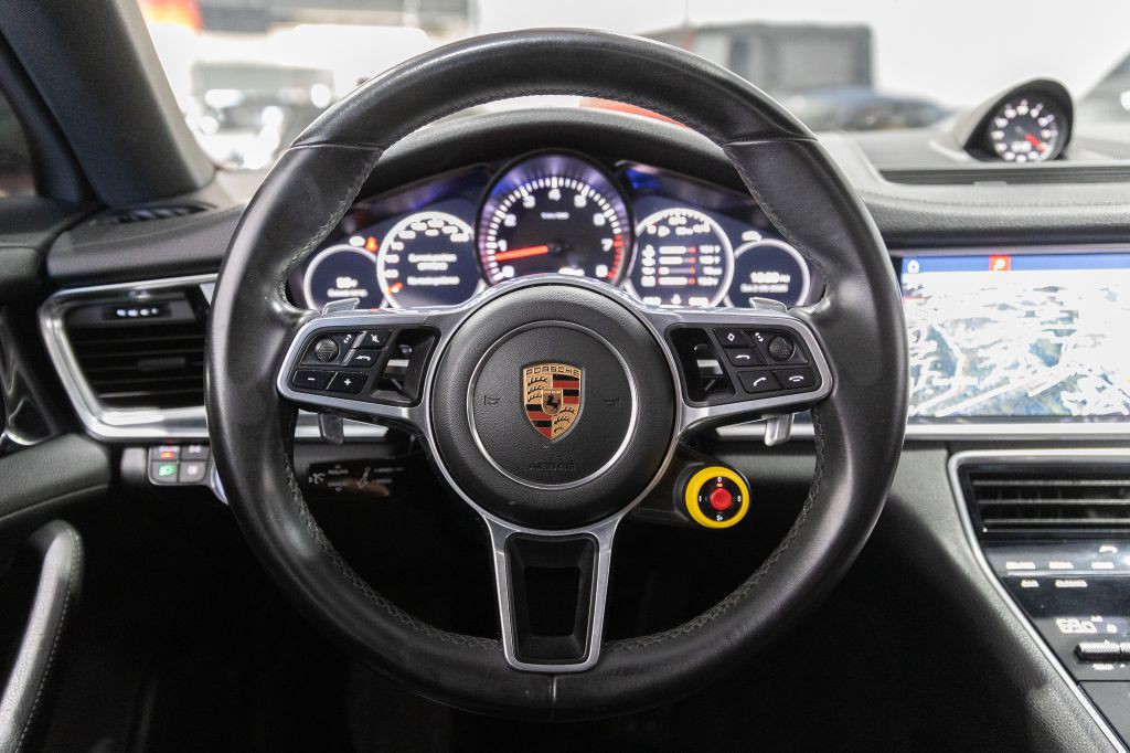 2018 Porsche Panamera Image 71