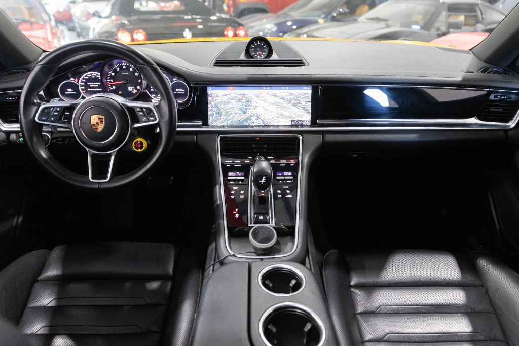 2018 Porsche Panamera Image 72