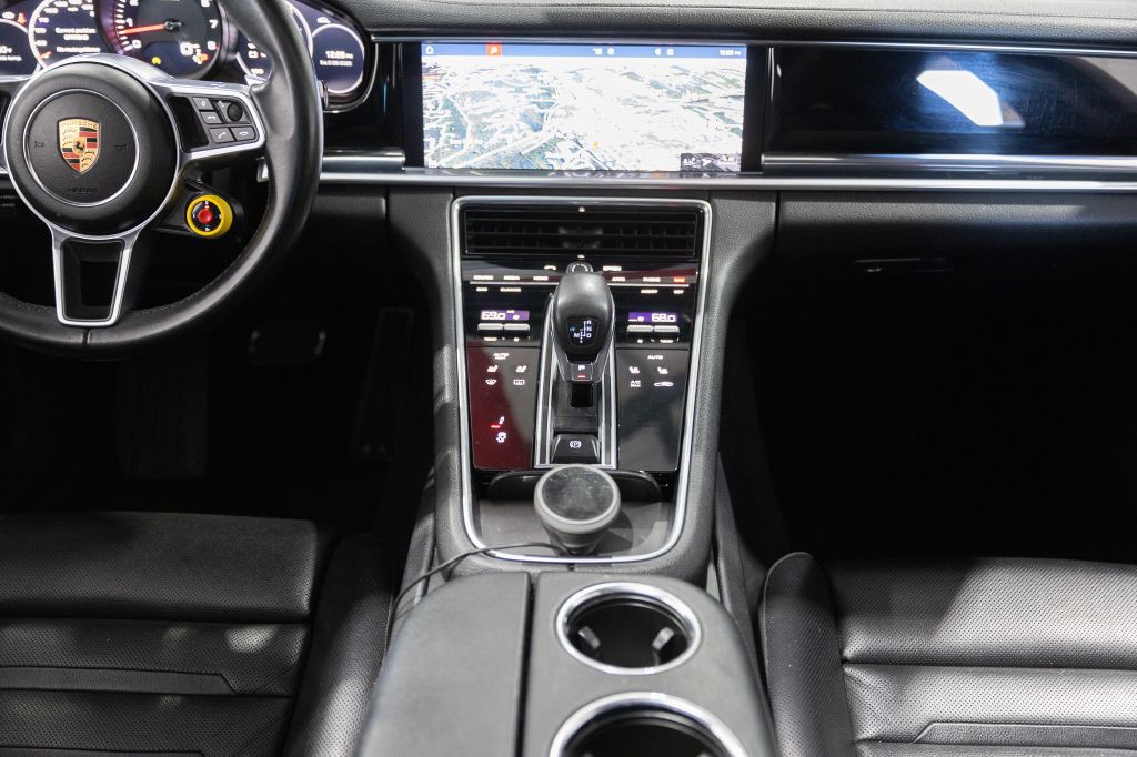 2018 Porsche Panamera Image 74