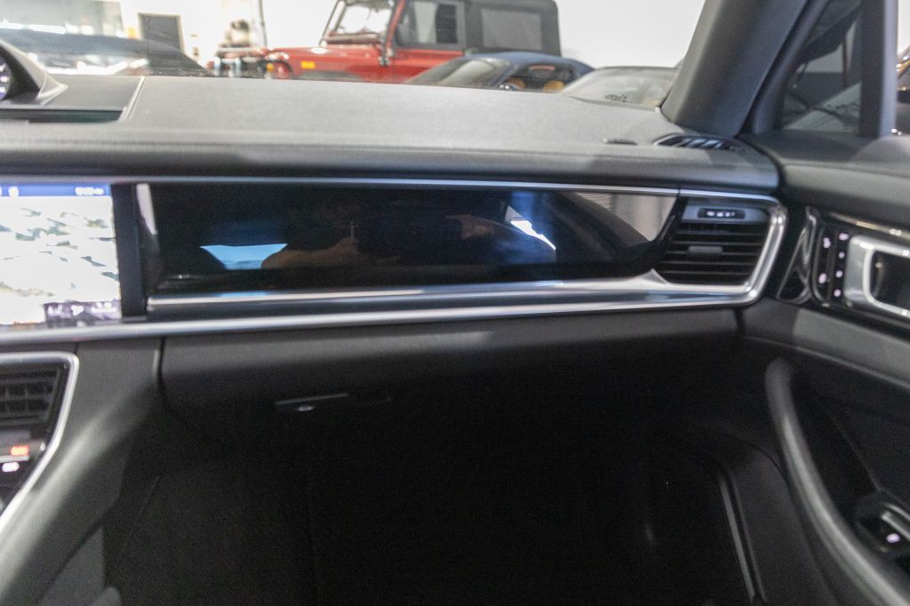 2018 Porsche Panamera Image 75