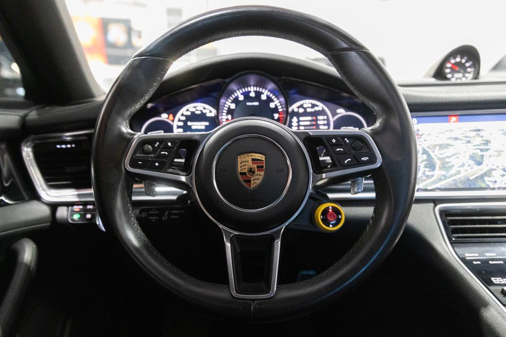 2018 Porsche Panamera Image 78