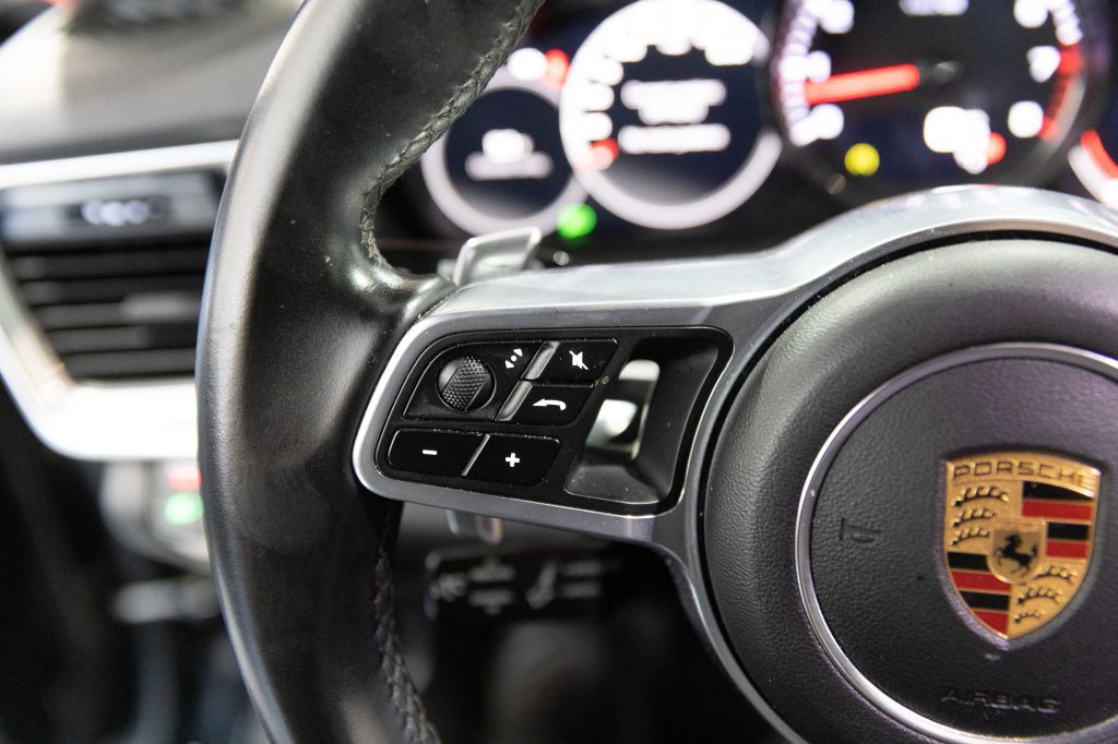 2018 Porsche Panamera Image 80