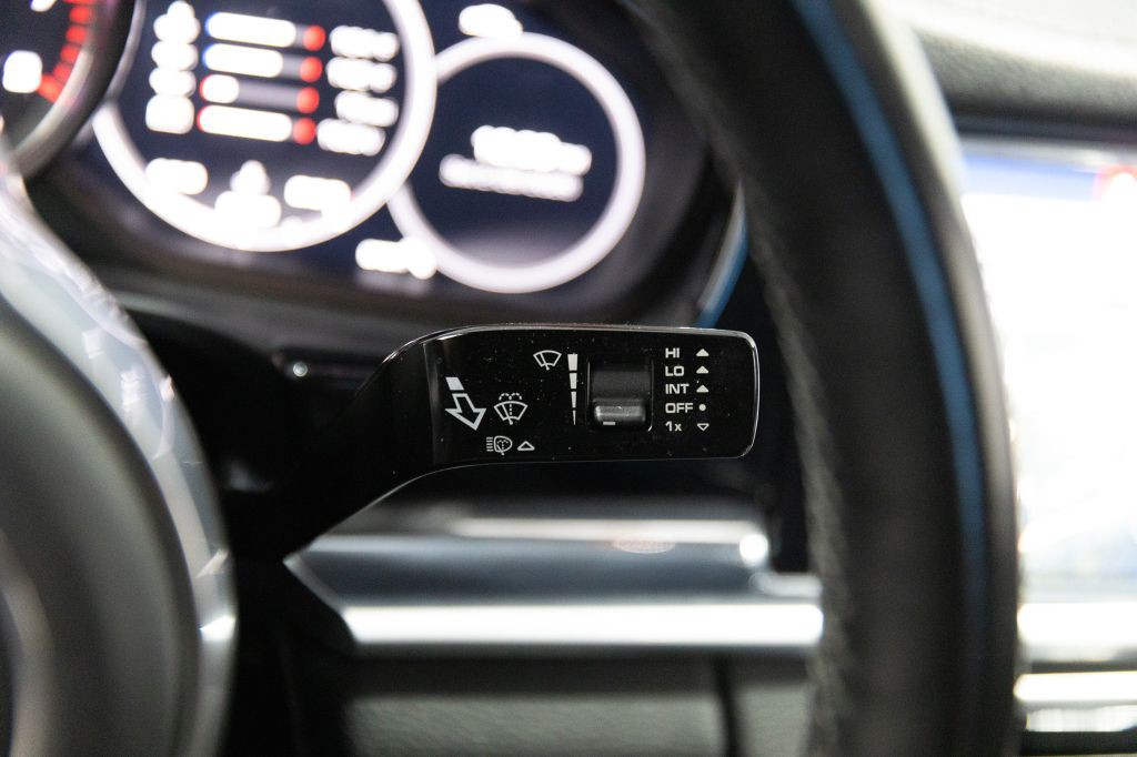 2018 Porsche Panamera Image 85