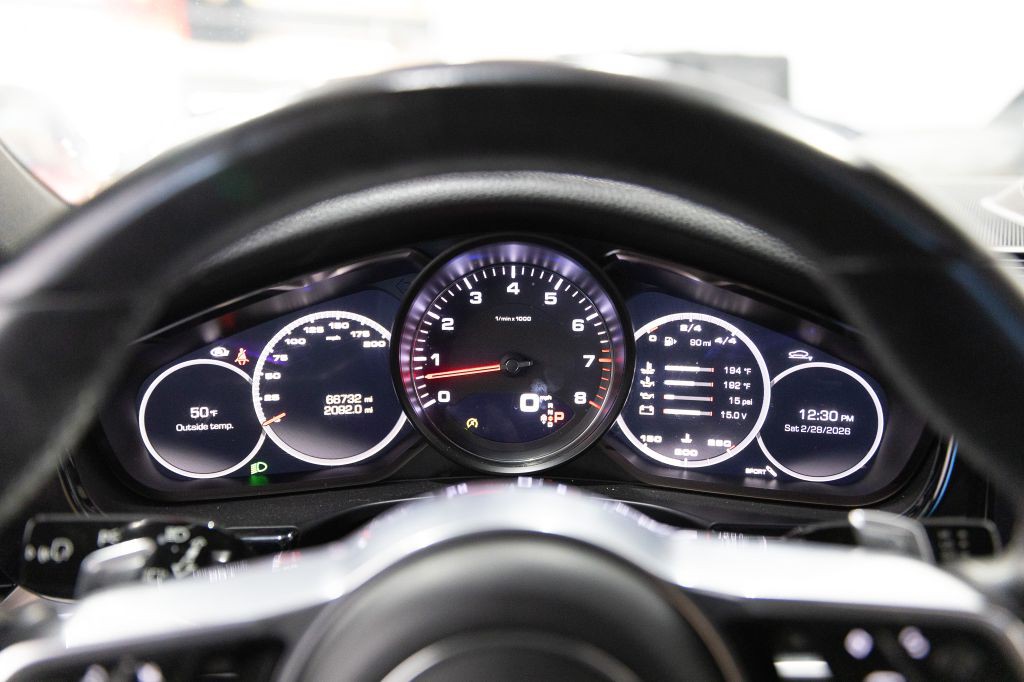 2018 Porsche Panamera Image 86