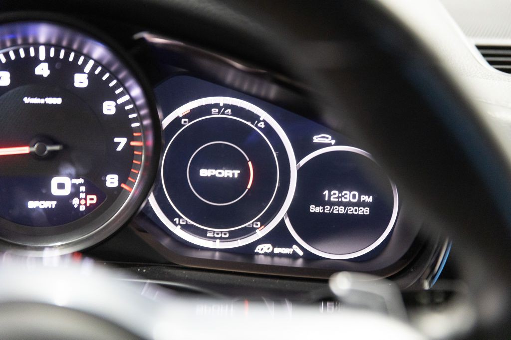 2018 Porsche Panamera Image 89