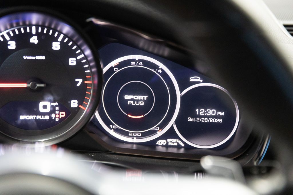 2018 Porsche Panamera Image 90