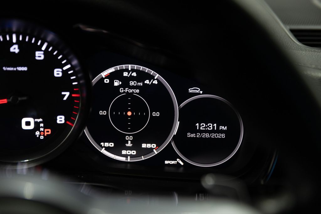 2018 Porsche Panamera Image 95