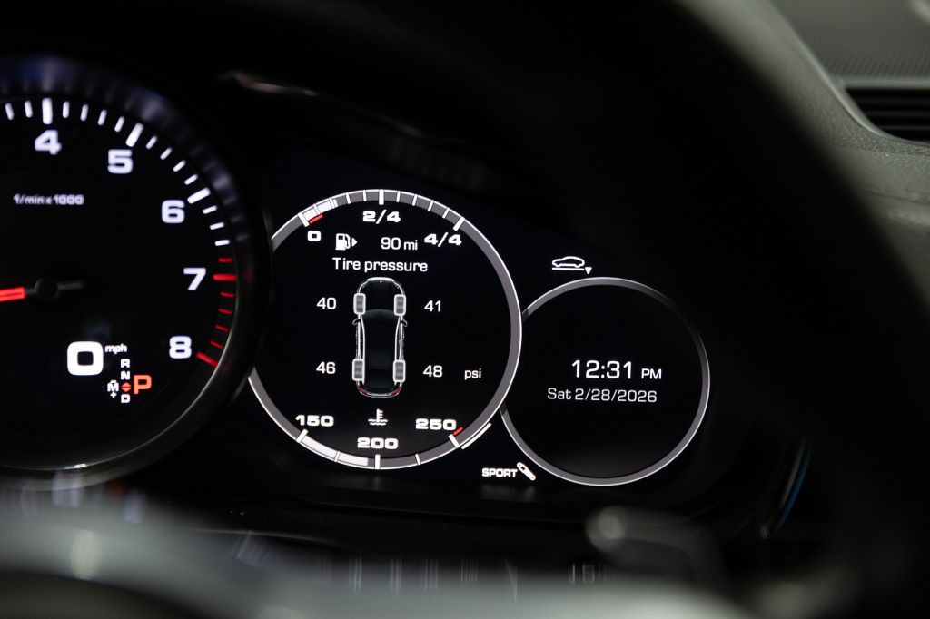 2018 Porsche Panamera Image 97