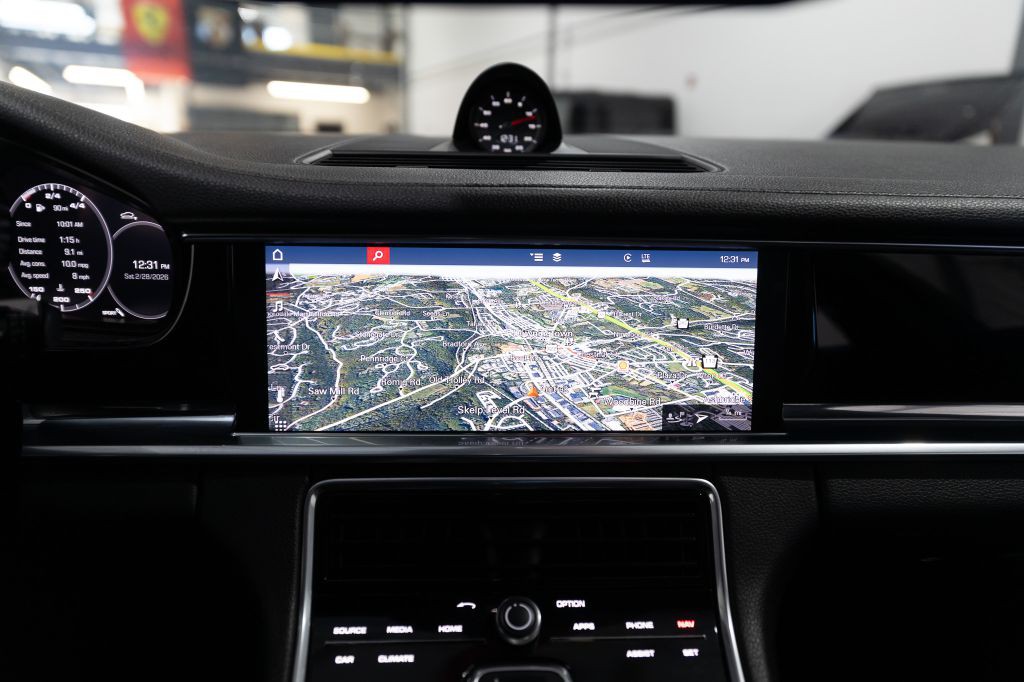 2018 Porsche Panamera Image 99