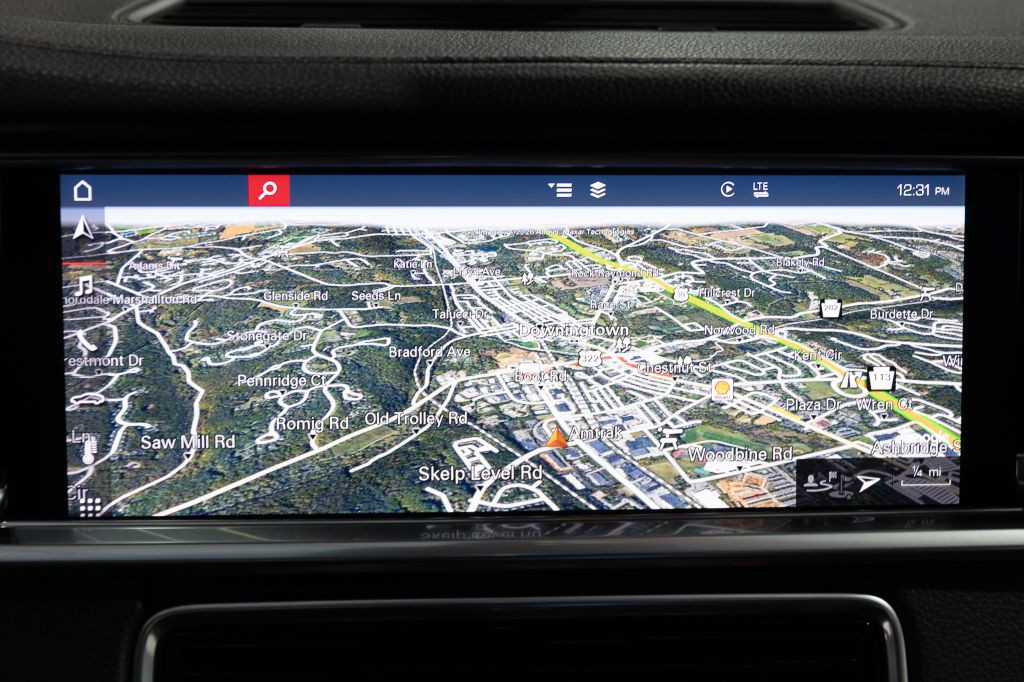 2018 Porsche Panamera Image 100