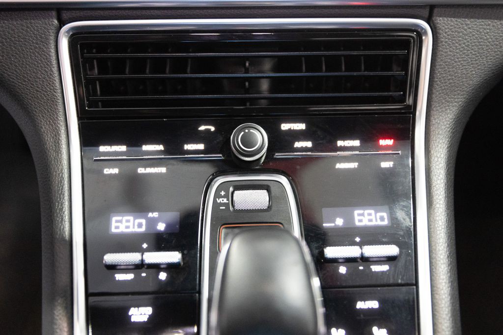 2018 Porsche Panamera Image 101