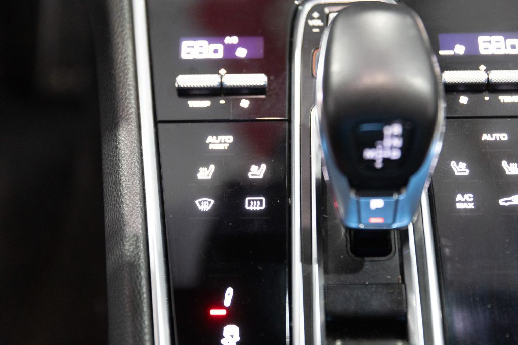 2018 Porsche Panamera Image 102