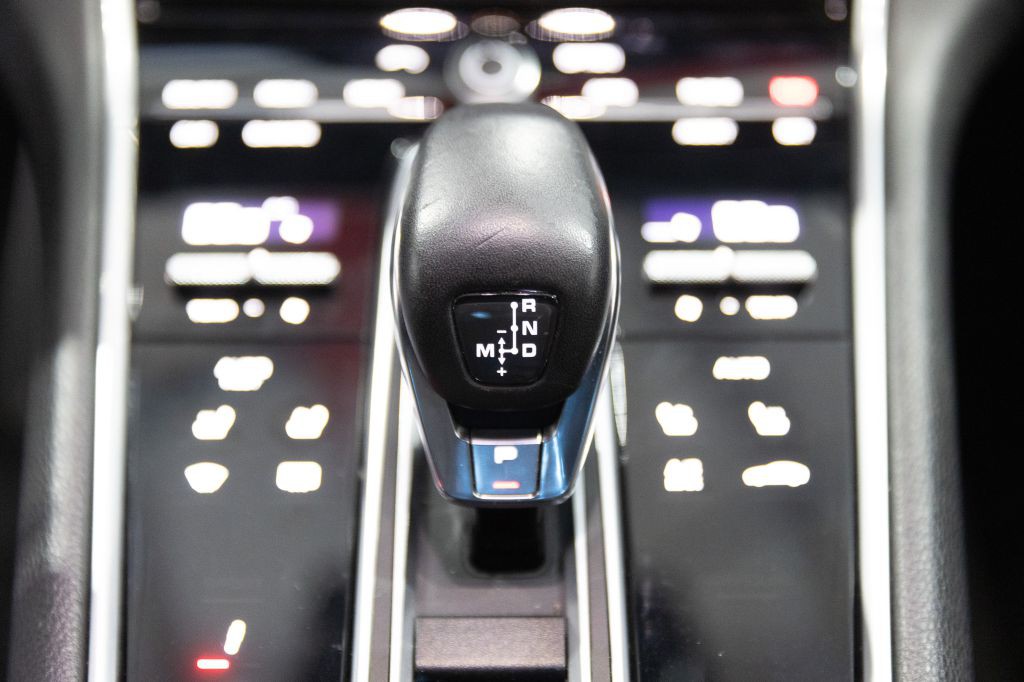 2018 Porsche Panamera Image 106