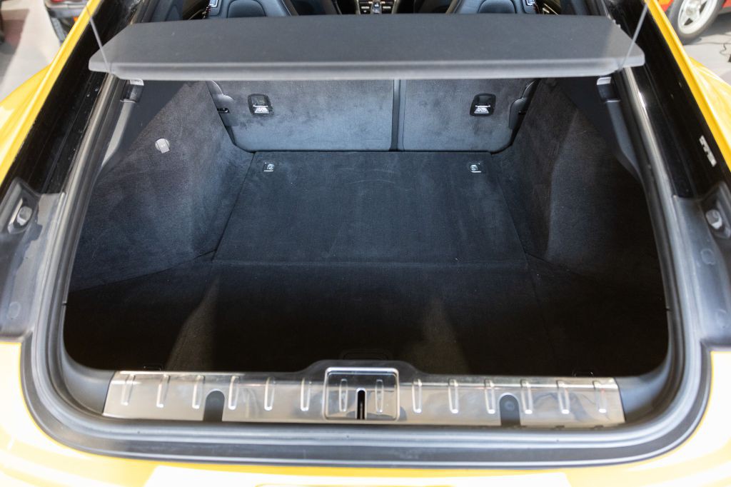 2018 Porsche Panamera Image 110