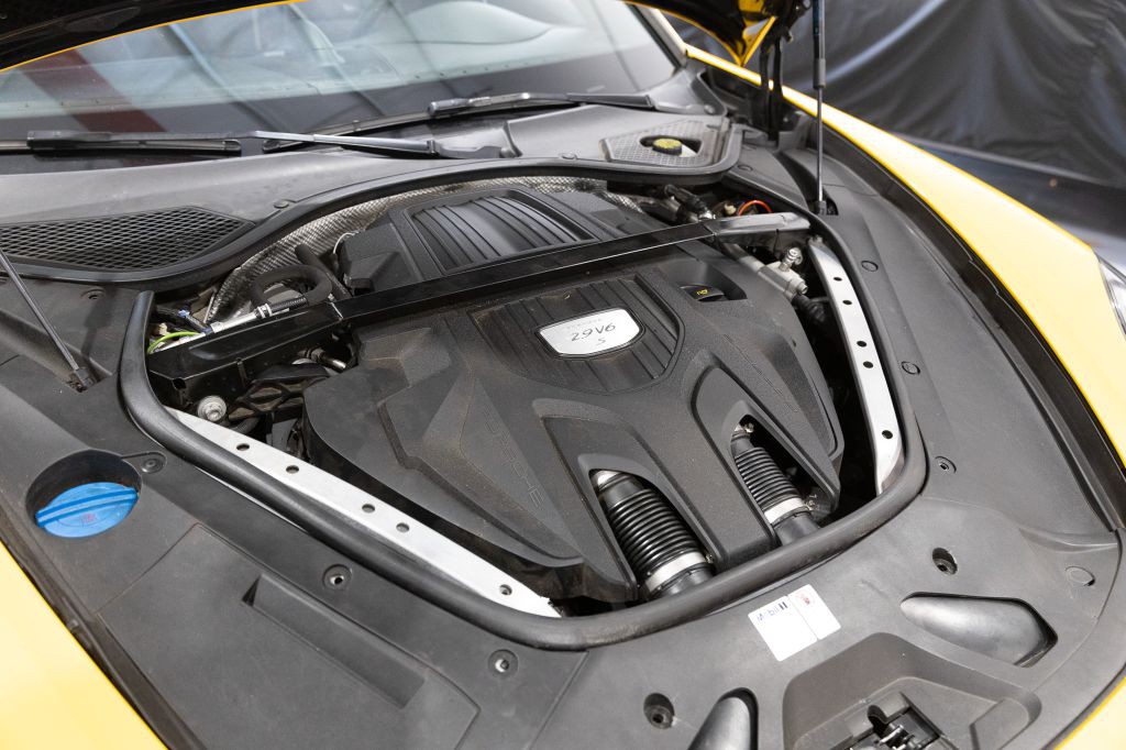 2018 Porsche Panamera Image 112