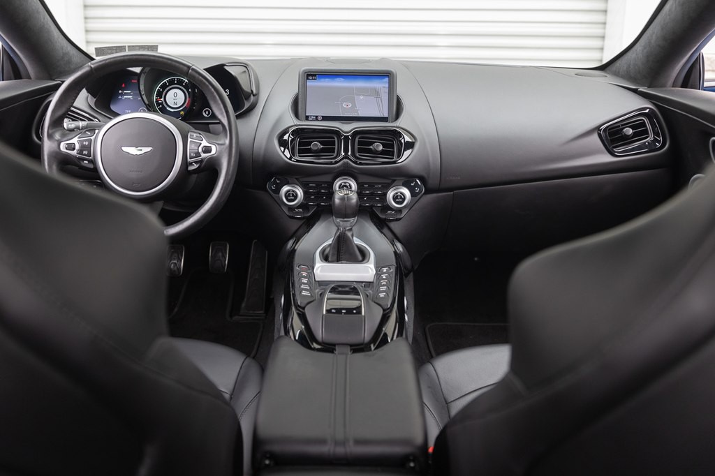 2021 Aston Martin Vantage Image 6