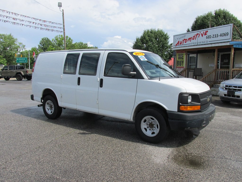 2013 Chevrolet Express Image 3