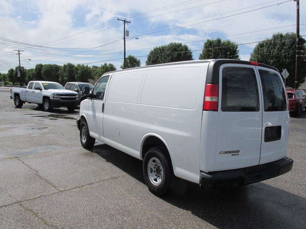2013 Chevrolet Express Image 6