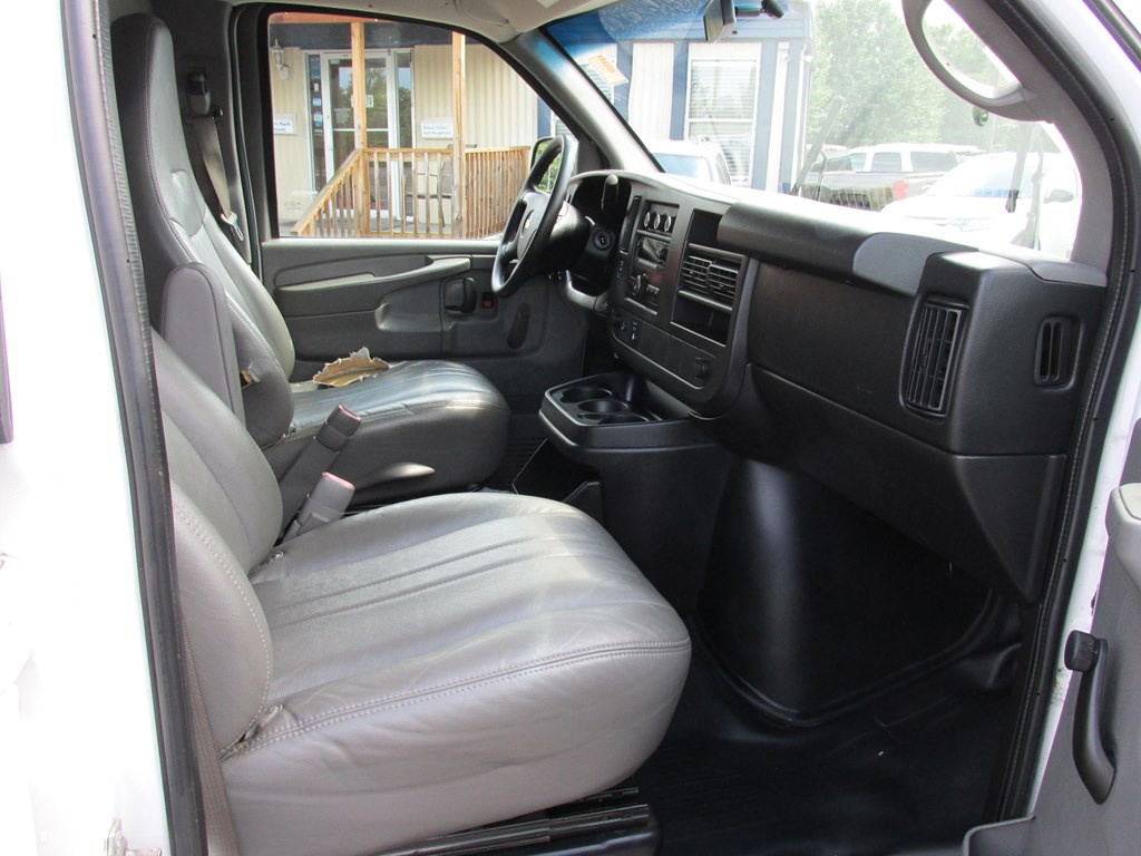 2013 Chevrolet Express Image 9