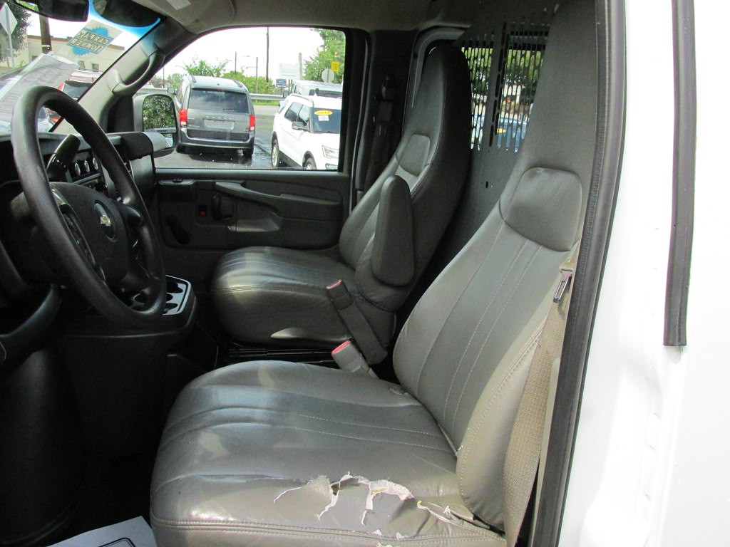 2013 Chevrolet Express Image 10