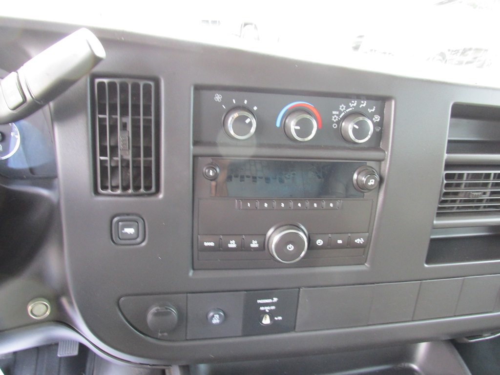 2013 Chevrolet Express Image 12