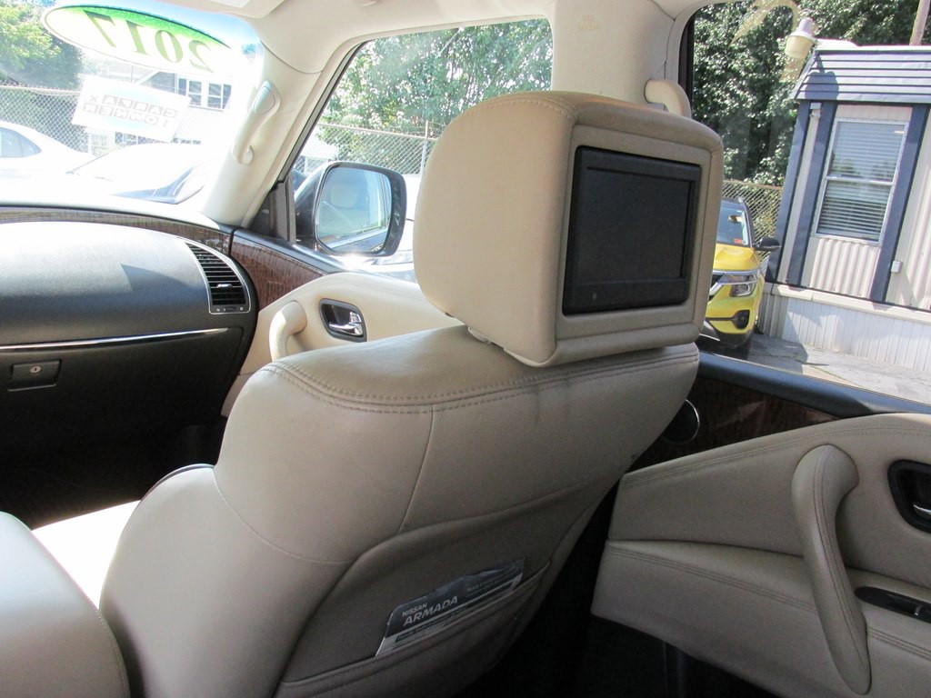 2017 Nissan Armada Image 11