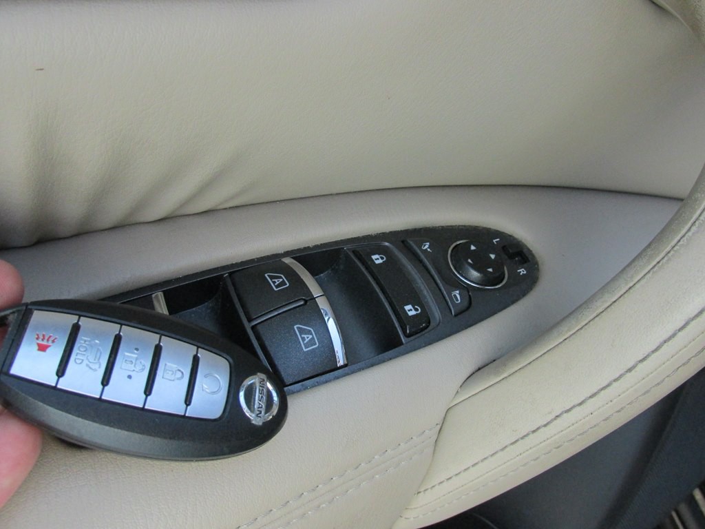 2017 Nissan Armada Image 16