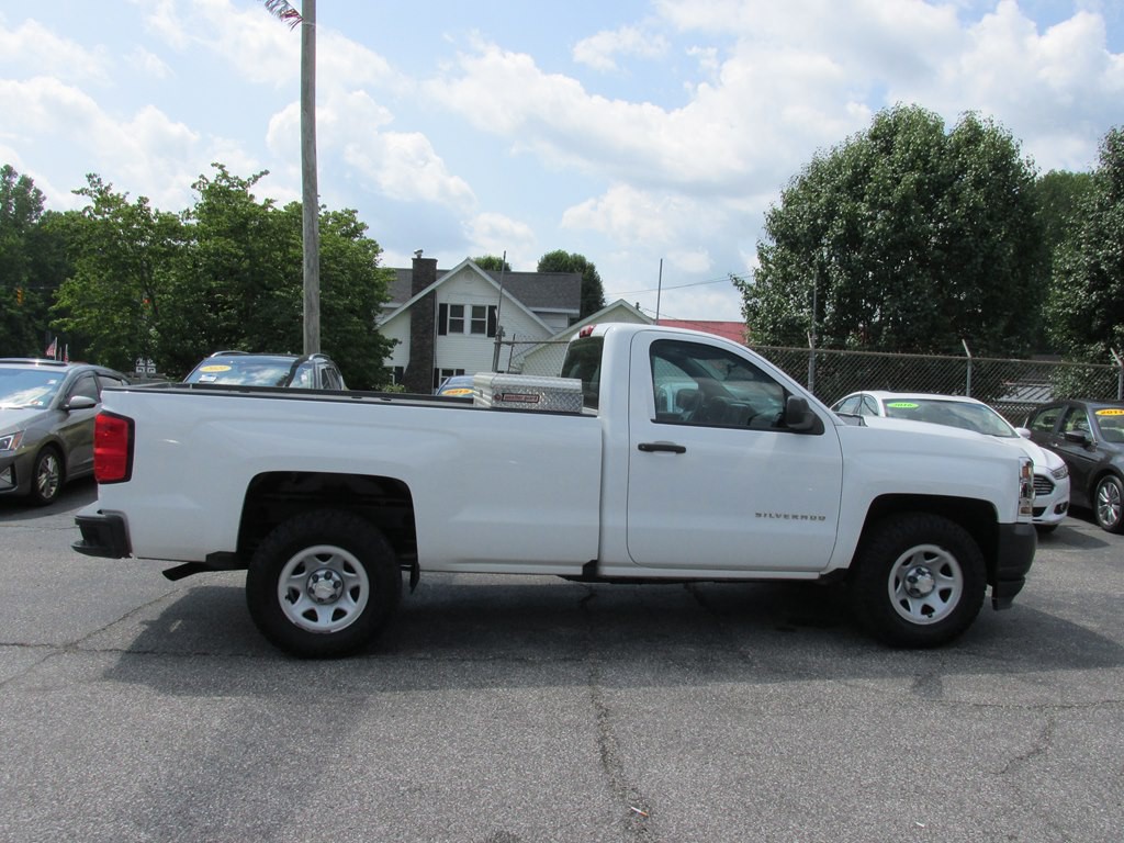 2018 Chevrolet Silverado 1500 Image 2