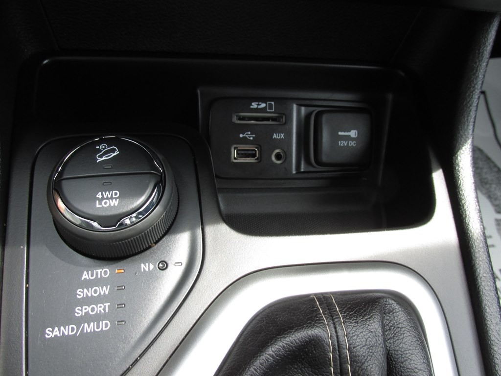 2018 Jeep Cherokee Image 11