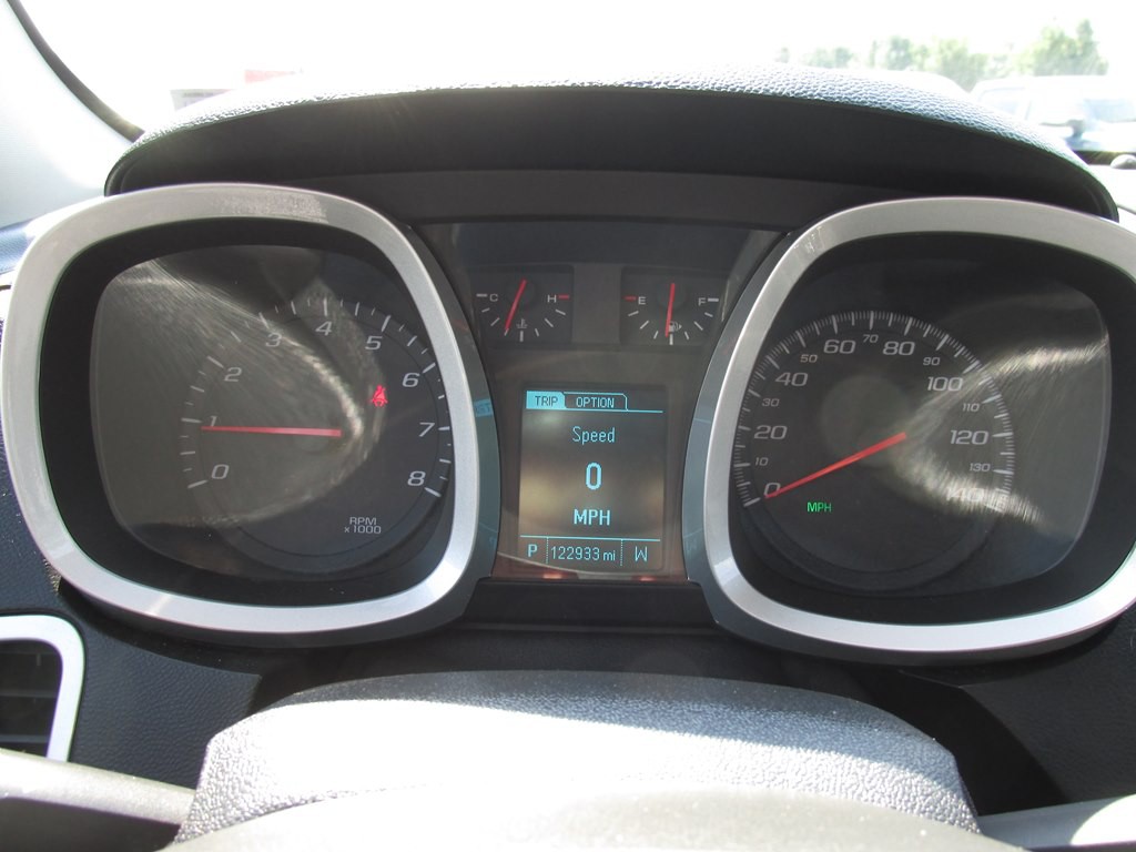 2017 Chevrolet Equinox Image 2