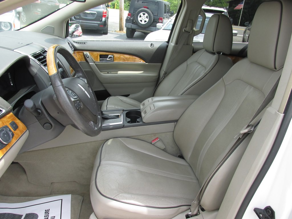 2011 Lincoln MKX Image 10